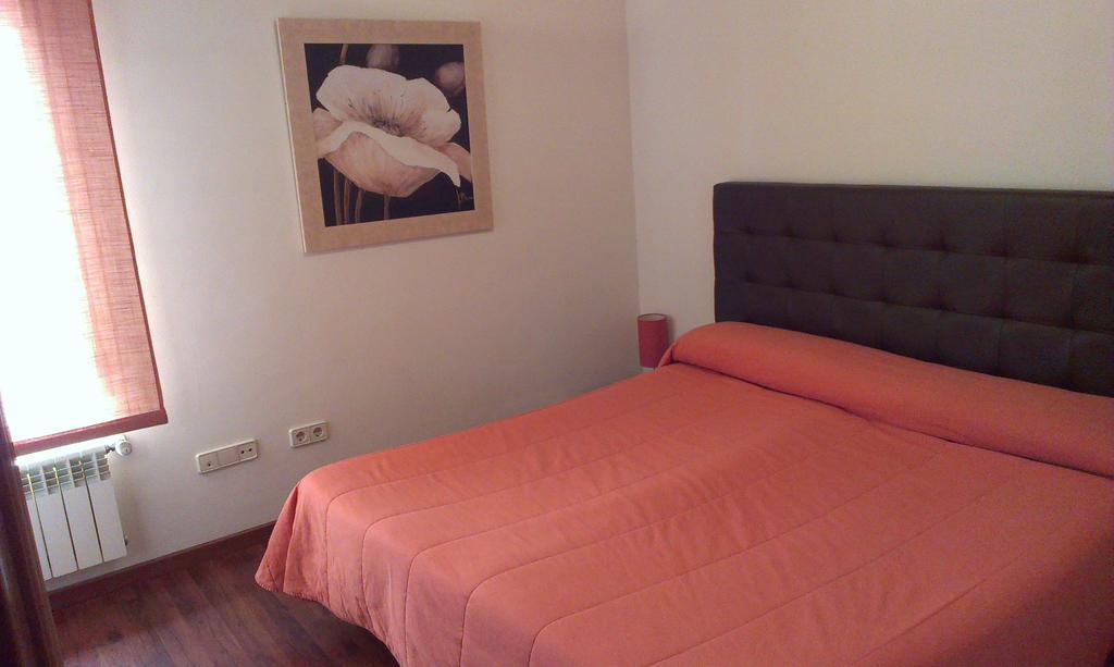 Apartamentos Turisticos Veladiez La Lastrilla Chambre photo